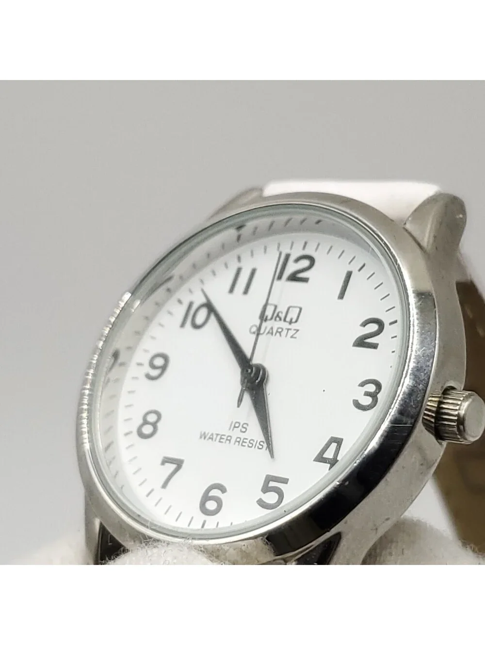 Q&Q Quartz Womens Watch 30mm White Leather Band New Battery